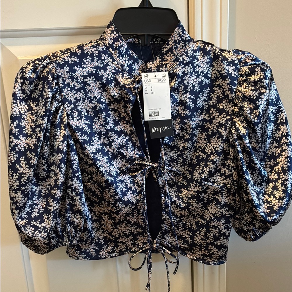 Nasty Gal Navy and White Floral Tie-Front Puff Sleeve Blouse